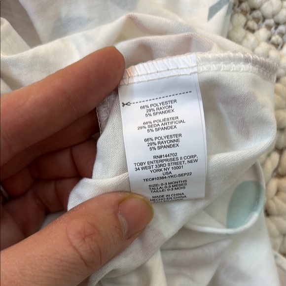 Patterned Baby Gown and Hat 2 Piece Set - Picture 3 of 4